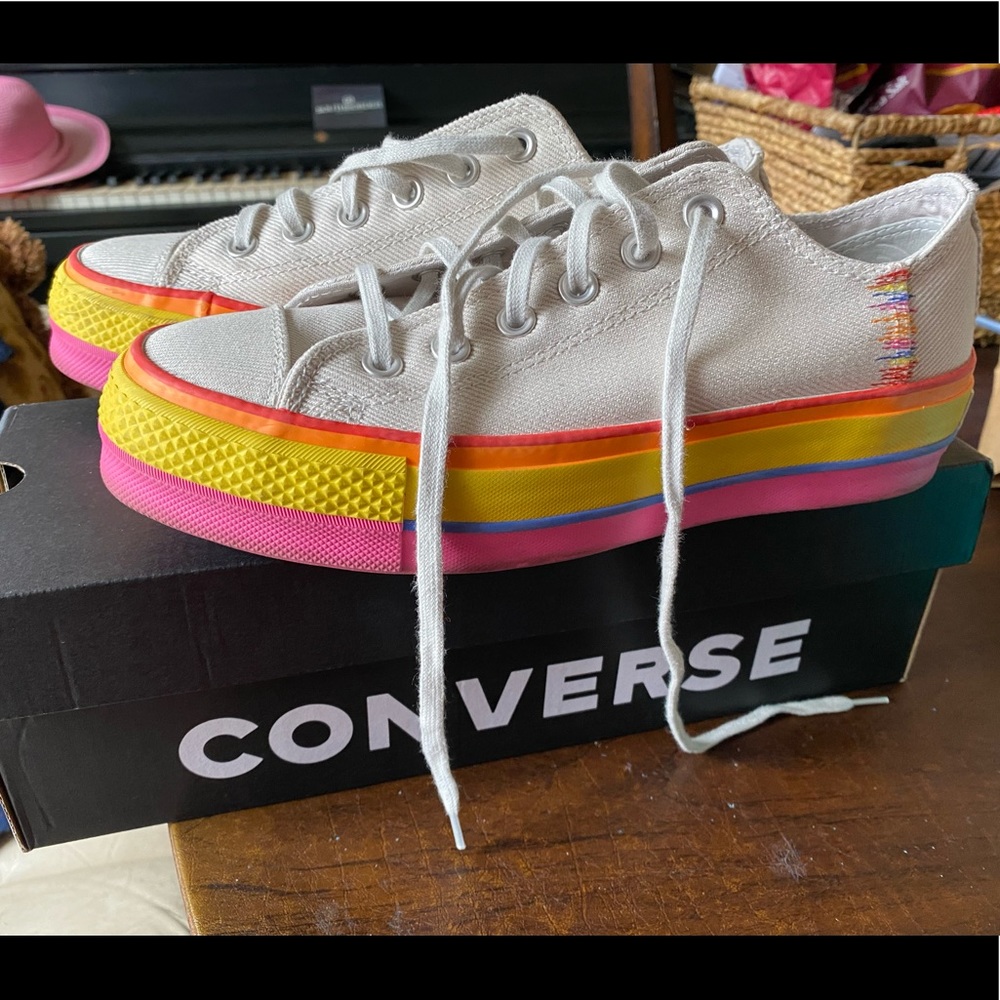 Converse shoes size 8